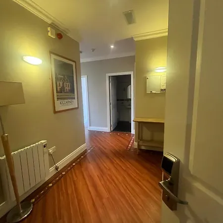 River Apartments, Spacious 2 Bedroom - Muckross Road アパート